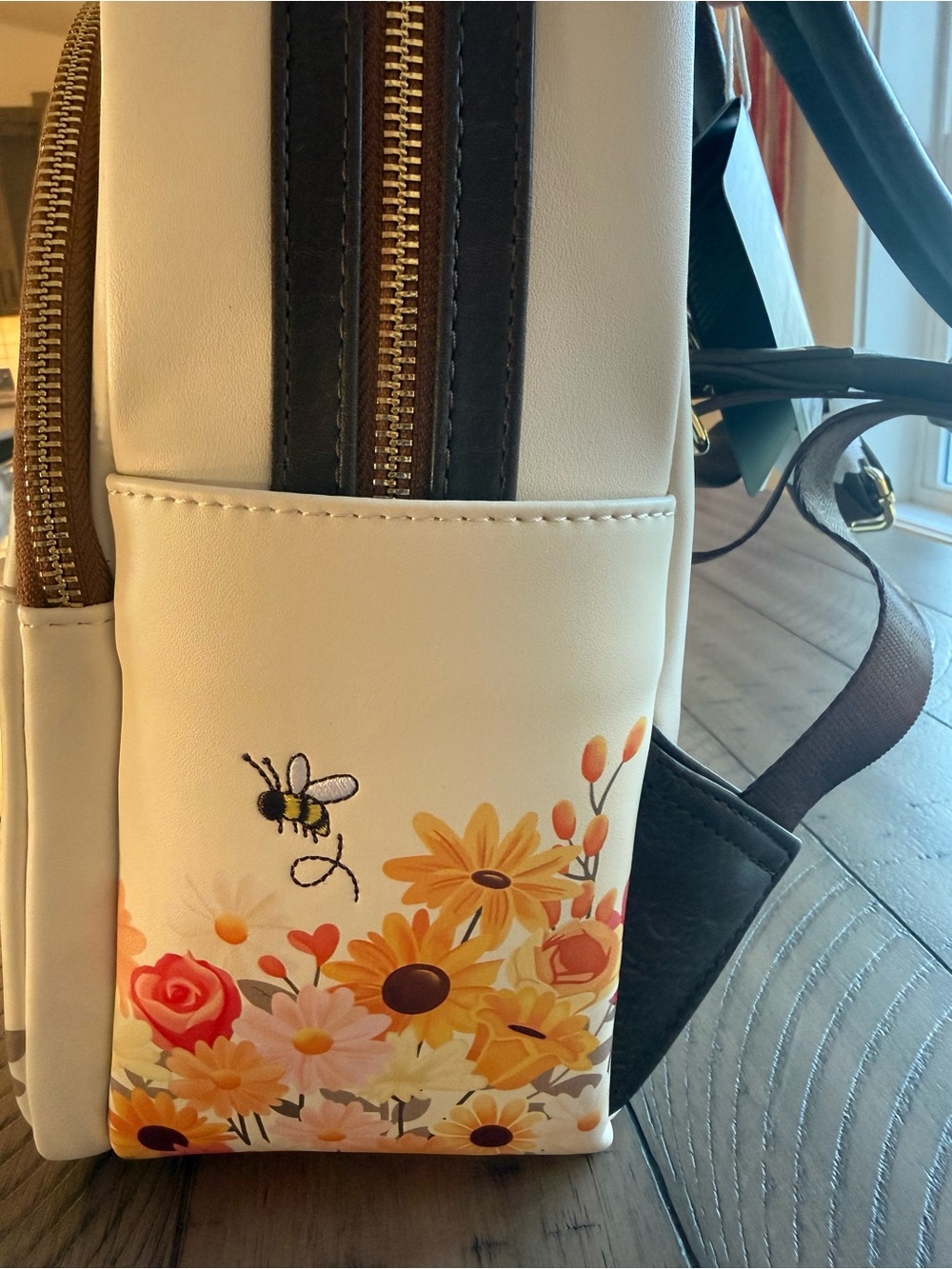 Disney Loungefly Winnie the Pooh Cream & Red midsize Backpack NWT - Picture 3 of 7